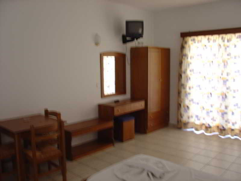 Dias Hotel Apartments Agia Marina Zewnętrze zdjęcie