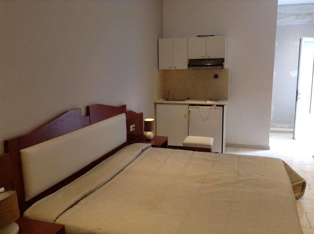 Dias Hotel Apartments Agia Marina Zewnętrze zdjęcie